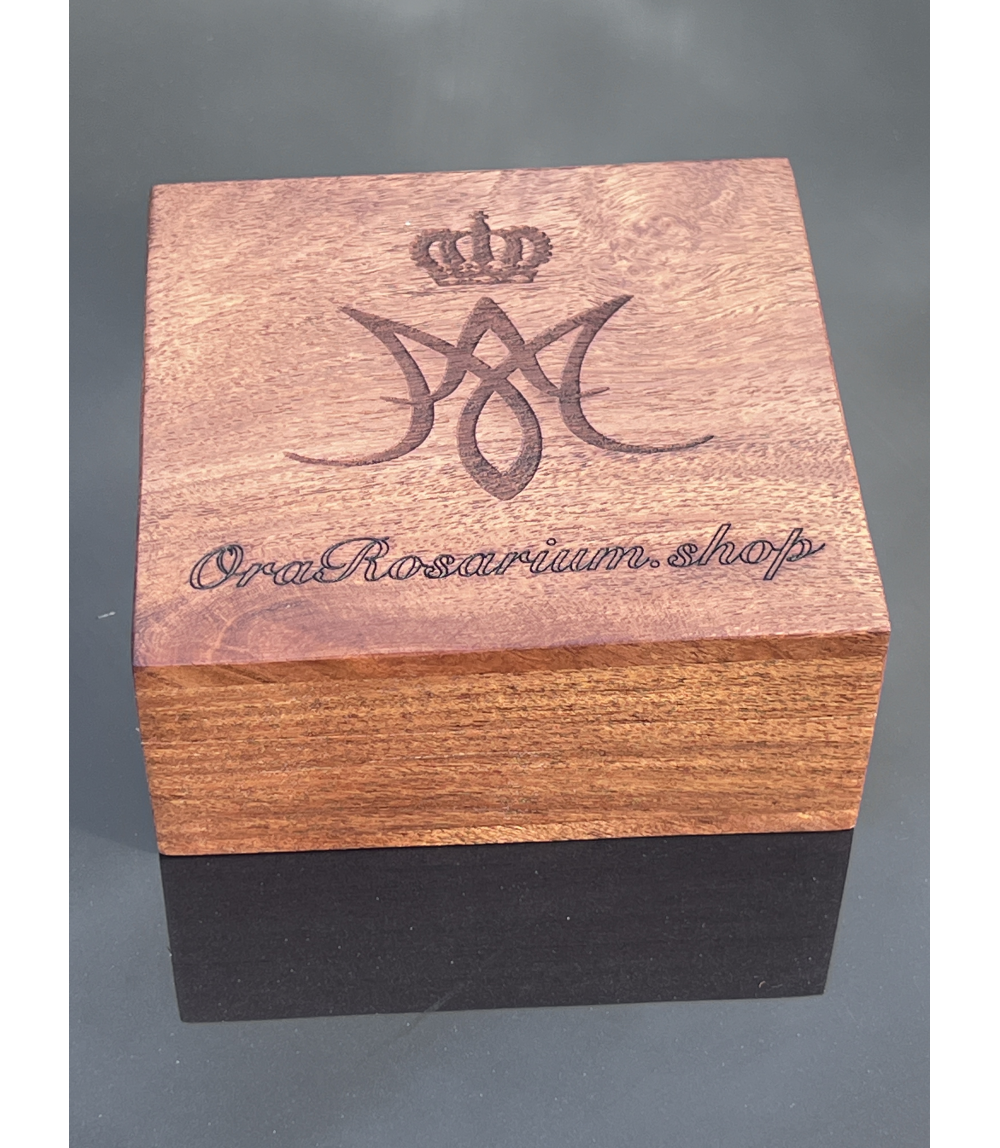 Pudełko z Drewna Akacjowego z Grawerowanym Logo OraRosarium.shop