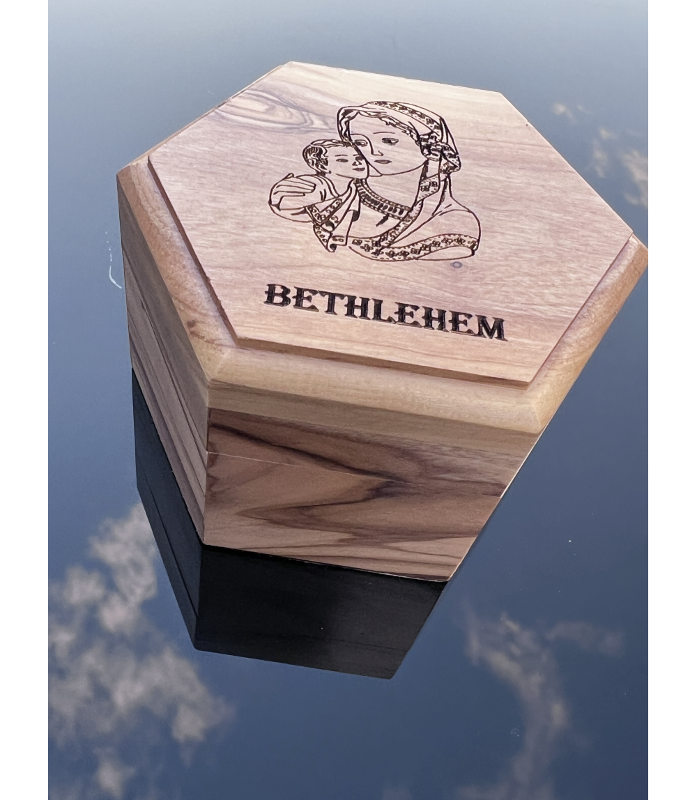 Drewniane Pudełko na Dewocjonalia z Betlejem